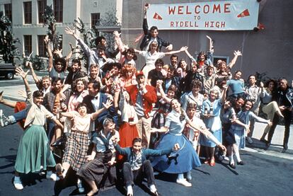 GREASE, (top): John Travolta, Olivia Newton-John, (top row l-r): Michael Tucci, Eddie Deezen, Kelly