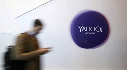 Un usuario, ante el logotipo de Yahoo.