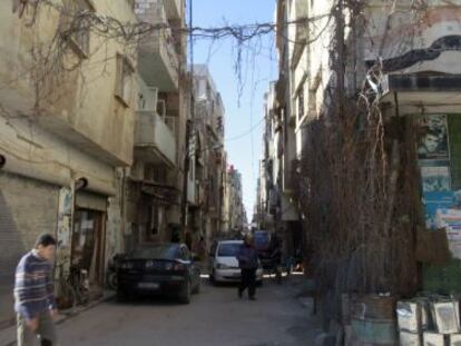 Imagen del campo de refugiados palestinos en la ciudad siria de Homs, este lunes. 