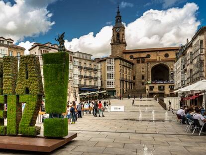 Plaza de la Virgen Blanca en Vitoria, una de las ciudades más avanzadas de España en su uso energético. 