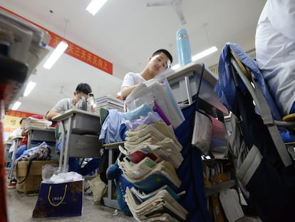 Estudiantes chinos de secundaria en Handan (China), en 2022.