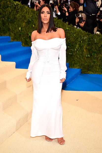 Vivienne Westwood firma el diseño blanco impoluto de Kim Kardashian.