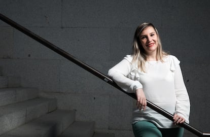 Miriam Peiró trabaja en una compañía de teleoperadores y es delgada sindical.