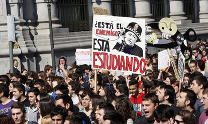 Estudiantes durante la manifestación en el centro de Valencia.