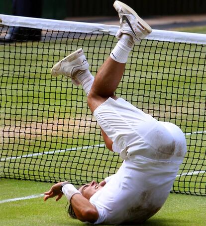 Wimbledon 2010. Rafael Nadal celebra su victoria en la final del torneo de tenis de Wimbledon, tras derrotar al checo Tomas Berdych por 6-3, 7-5 y 6-4.