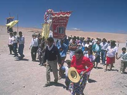 Una procesión en el poblado aymara de Toconao