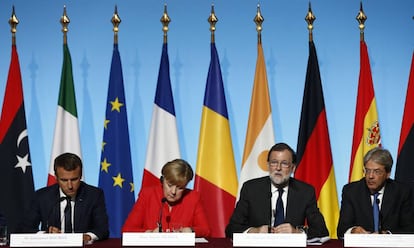 Macron, Merkel, Rajoy y Gentiloni en rueda de prensa este lunes en París.