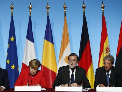 Macron, Merkel, Rajoy i Gentiloni en roda de premsa a París.