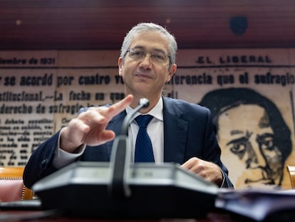 El gobernador del Banco de España, Pablo Hernández de Cos, durante su comparecencia en el Senado, este martes.