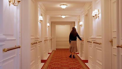 Pasillo de camarotes del 'Titanic' reproducido en la exposición.