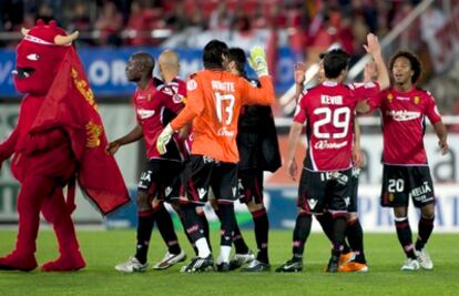 Los jugadores del Mallorca celebran la victoria después del partido.