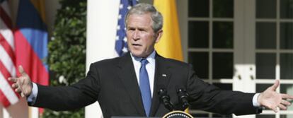 El presidente de Estados Unidos, George W. Bush, en su comparecencia ayer en la Casa Blanca.