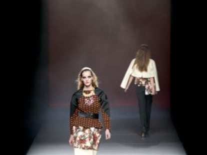 Modelos de Ana Locking, en su desfile de ayer.