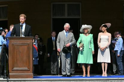 El primer acto ofcial tras us boda fue en honor del príncipe de Gales en su 70 cumpleaños, celebrado el 21 de mayo.