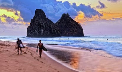 Playa en la isla de Fernando de Noronha, en Brasil.