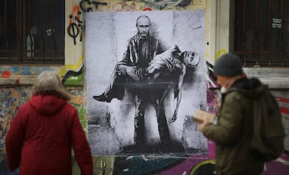 Mural del artista búlgaro Stanislav Belovski, en una pared de Sofía (Bulgaria). 