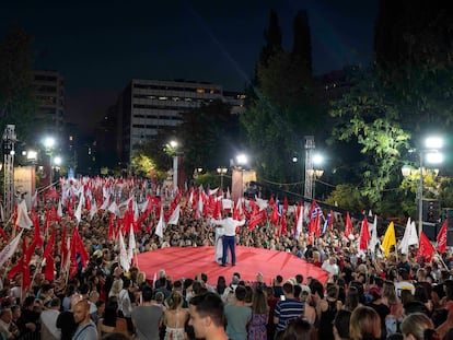 Simpatizantes del partido izquierdista Syriza escuchan al líder de la formación, Alexis Tsipras, durante el mitin del cierre de campaña, el jueves 22 de junio de 2023, en Atenas.