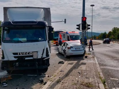 Así quedó un Tesla Model 3 tras ser embestido por un camión de 7 toneladas