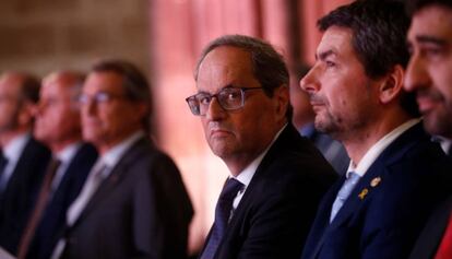 El presidente de la Generalitat, Quim Torra, acompañado del presidente de la Cambra de Barcelona, Joan Canadell (d), este martes.