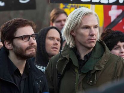 Daniel Br&uuml;hl y Benedict Cumberbatch, en &#039;El quinto poder&#039;.