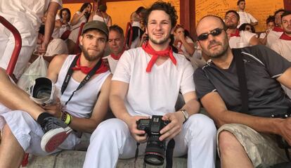 Henry Hahn (en el centro) en sus primeros Sanfermines.