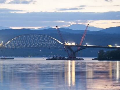 El puente sobre el lago Champlain, en el condado de Essex (Nueva York), una de las obras del grupo ACS en EE UU.