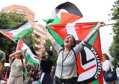 Una mujer durante la concentración en Bilbao, este miércoles.  