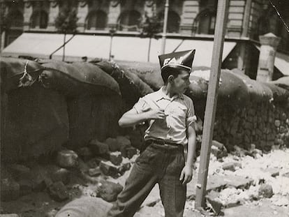 Barcelona, agosto 1936- Una de las imágenes icónicas de Gerda Taro durante su estancia en Barcelona.
