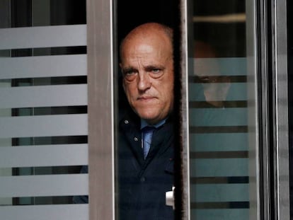 Javier Tebas, sale del Palacio de Justicia de Navarra donde ha declarado este jueves.