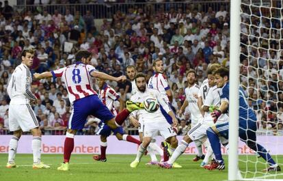 Raúl García marca el empate en un córner.