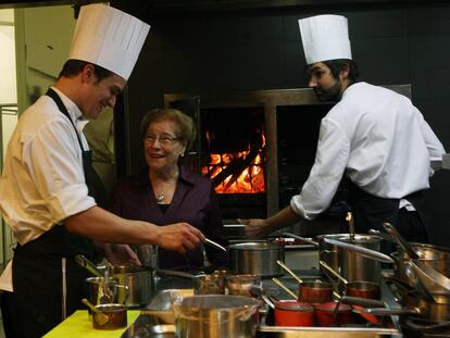 Montserrat Fontané en la cocina de El Celler de Can Roca.