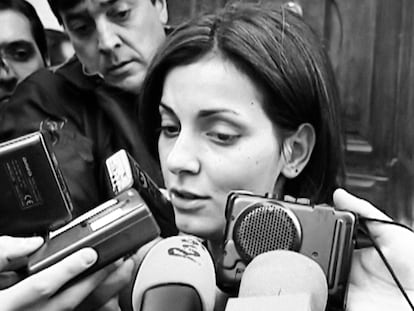 Nevenka Fernández, en una de las imágenes que se ve en la serie documental de Netflix 'Nevenka'.
