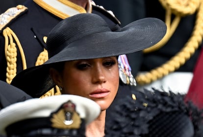 Meghan Markle, duquesa de Sussex, llora durante el funeral de Estado y el entierro de la reina Isabel II, en Londres, 19 de septiembre de 2022. 