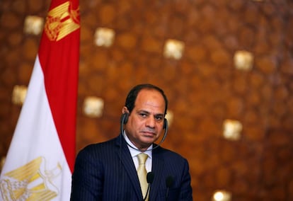 Al Sisi durante una reciente conferencia de prensa con el "premier" griego Alexis Tsipras