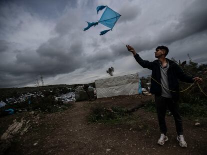 Un hombre en el campamento de Moria, Lesbos, el pasado 4 de marzo.