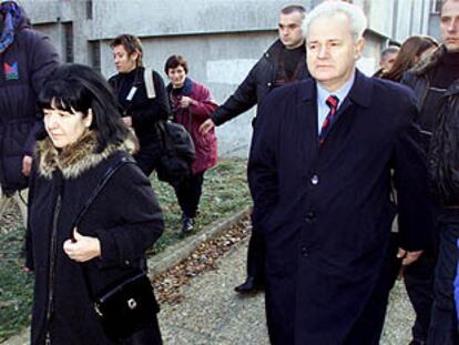 El ex presidente yugoslavo Slobodan Milosevic junto a su esposa Mirjana Markovic, en una imagen de archivo