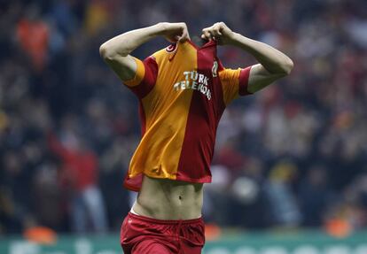 Yilmaz celebra el gol de la victoria del Galatasaray al Manchester United.