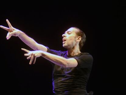 El bailar&iacute;n y bailaor Israel Galv&aacute;n, durante su actuaci&oacute;n en el Festival del Cante de Las Minas.