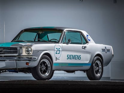 Siemens convierte un Ford Mustang clásico en un coche autónomo, aunque tiene truco