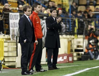 Arrasate, primero a la izquierda, y al fondo Marcelino durante el partido del pasado lunes.