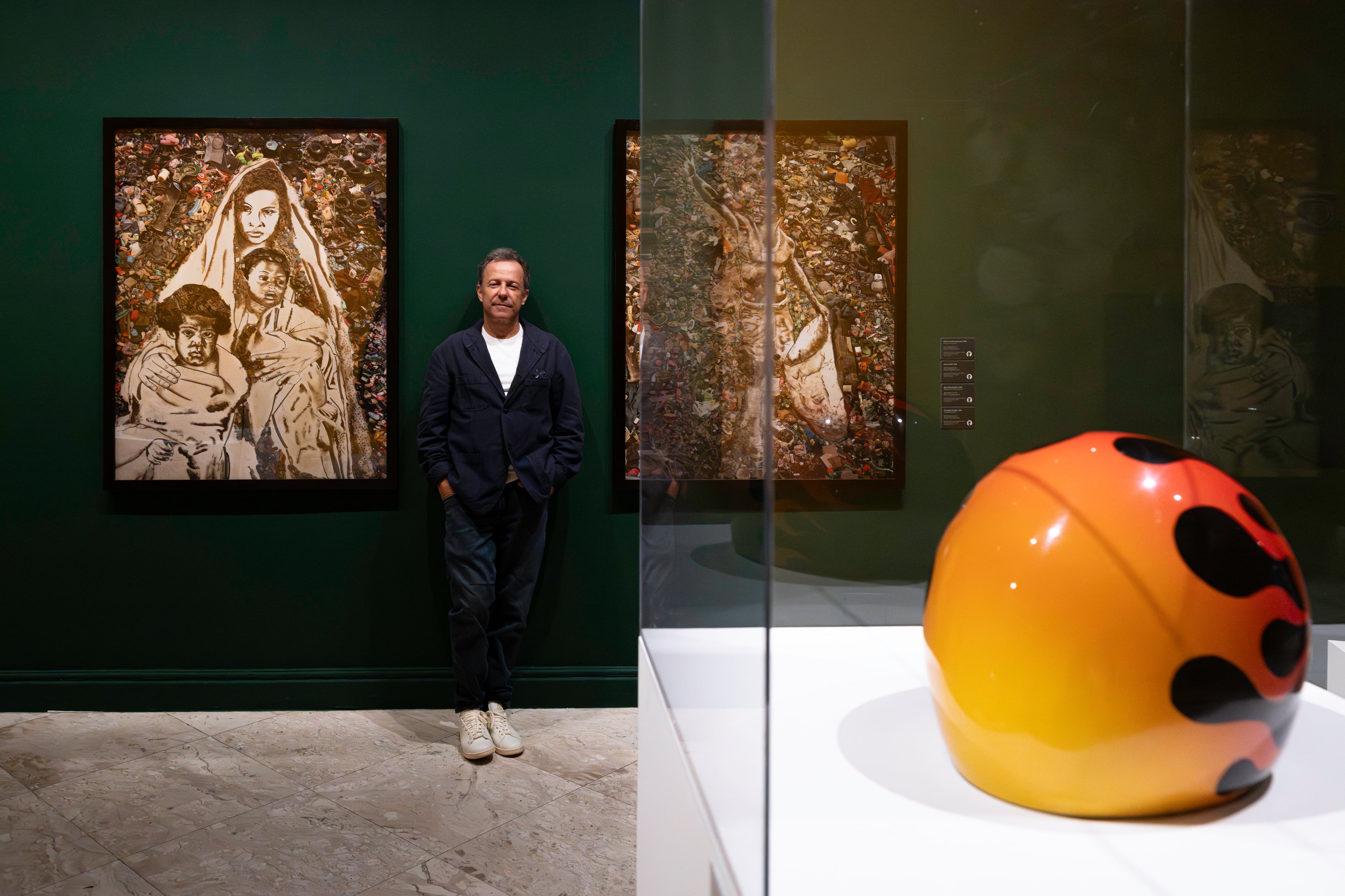 Vik Muniz: “Quiero impresionar tanto al director del museo como a las personas que lo limpian”