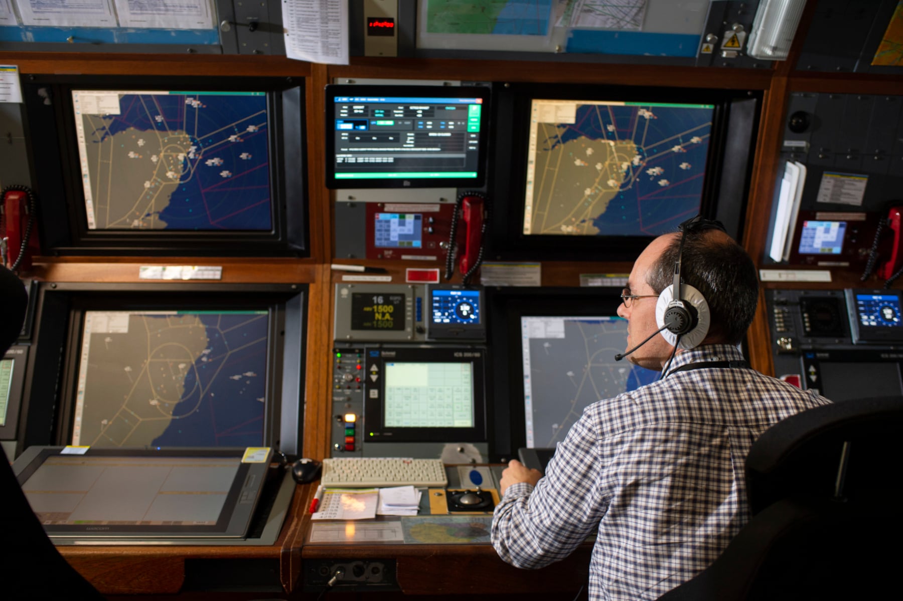 Sala de control en el aeropuerto de Aberdeen en Escocia en una imagen de archivo de 2023.