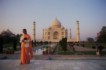 El Taj Mahal recibe cada año seis millones de visitantes.