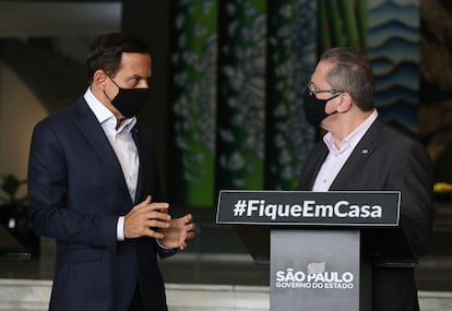 João Doria, governador de São Paulo, e Jean Gorinchteyn, secretário de Saúde, em coletiva no Palácio dos Bandeirantes.