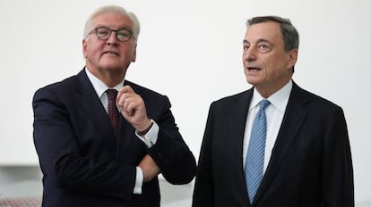 El presidente alemán, Frank-Walter Steinmeier (izquierda) y el presidente del Banco Central Europeo, Mario Draghi, el pasado 26 de septiembre.