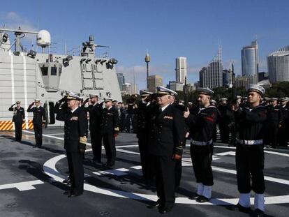 La ministra espa&ntilde;ola de Defensa, Mar&iacute;a Dolores de Cospedal, en una visita a una fragata espa&ntilde;ola desplegada en Australia.