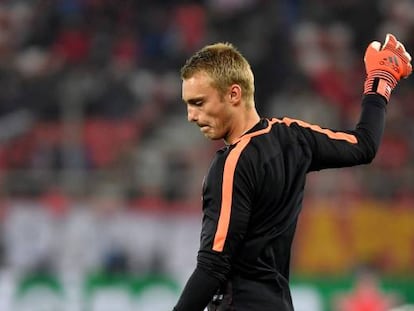 Cillessen calienta a Ter Stegen en el duelo ante el Olympiacos.