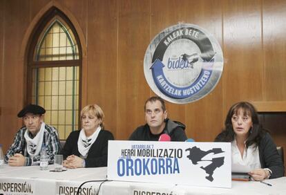 Miembros de Etxerat anuncian movilizaciones contra la dispersión de presos de ETA.