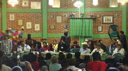 El subcomandante Galeano, el subcomandante Moisés, en la apertura de la Comisión Nacional Indígena en San Cristóbal de las Casas.