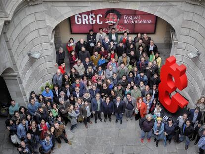 Foto de família de la presentació del festival Grec.